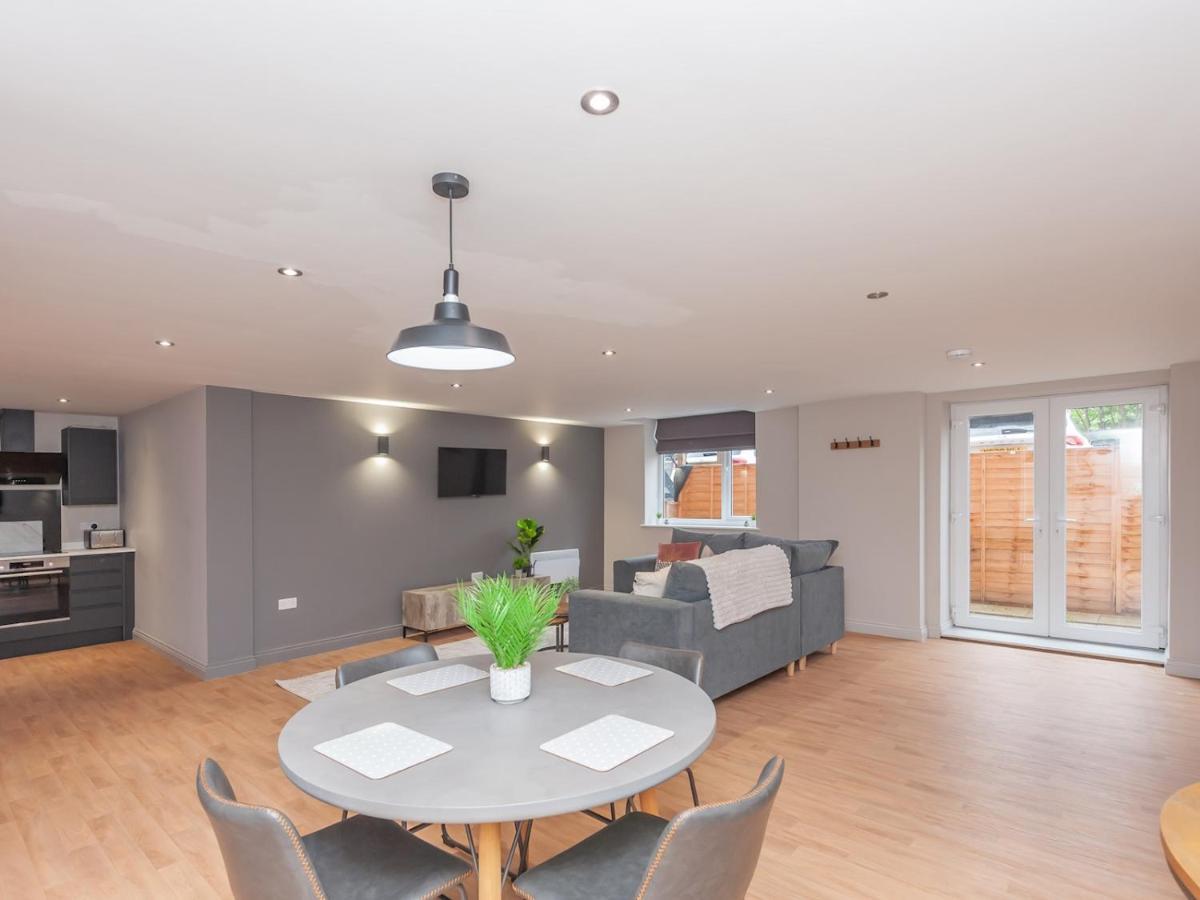 Pass The Keys Luxurious Retreat With Workspace Leeds (West Yorkshire)